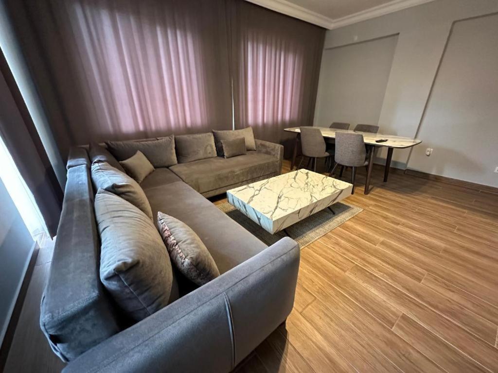 Lara'S Suite Antalya Buitenkant foto
